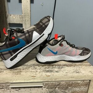 Men’s Athletic Shoes with Blue and Black Accents